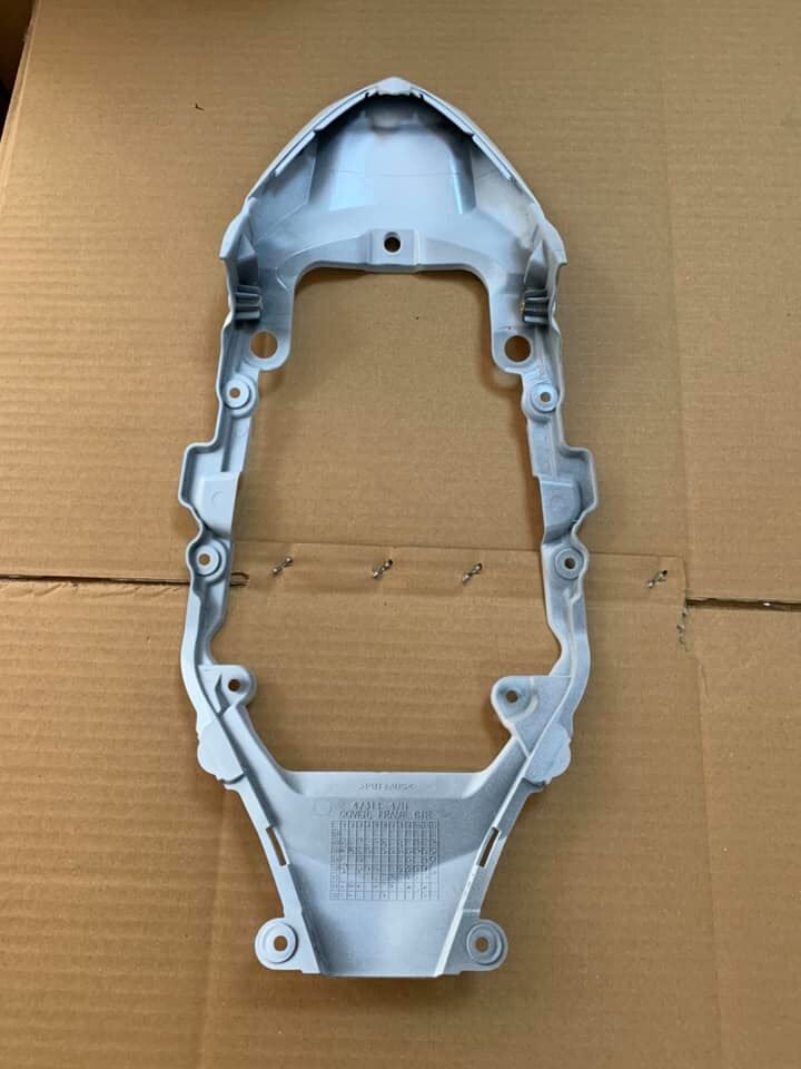 09-16 suzuki gsxr 1000 kuyruk grenajı gsx-r 1000 kuyruk grenajı orta bolgesı sıfır orıjıanl