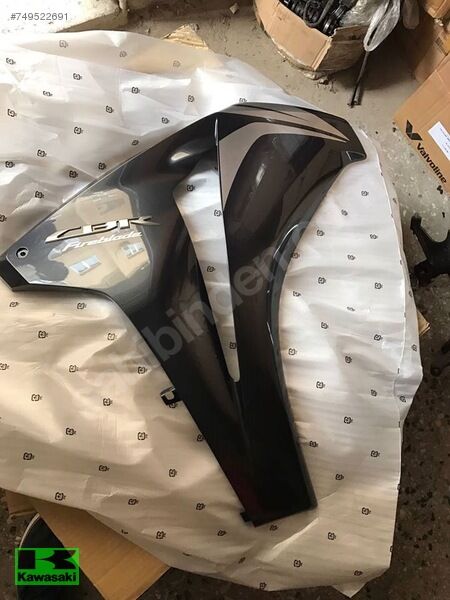 08-11 HONDA CBR 1000RR SAĞ GRENAJ 1000 RR SAĞ GRENAJ ORIJINAL