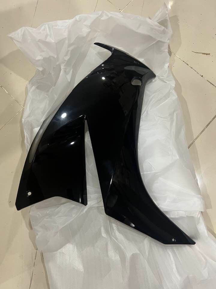 14-17 HONDA CBR 250 SAĞ GRENAJ CBR 250 SAĞ GRANAJ SİYAH RENK ORJINAL