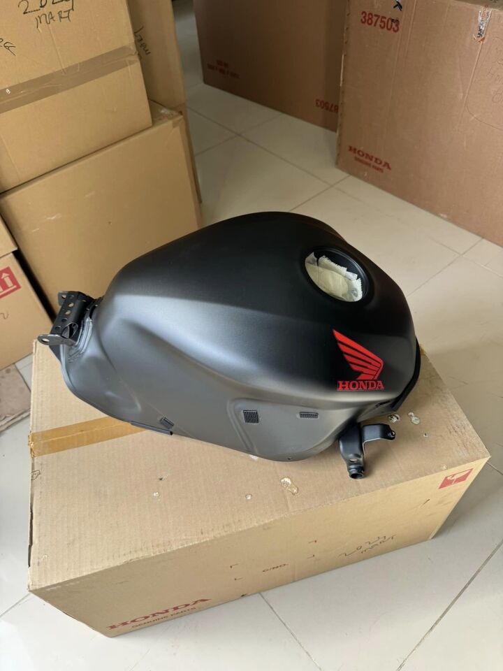 HONDA CBR 650F DEPO CB 650F DEPO MAT SİYAH KIRMIZ KANATLI CB 650 F DEPO CBR 650 F DEPO