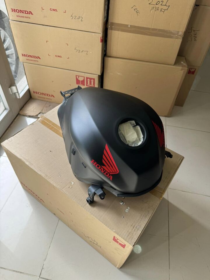 HONDA CBR 650F DEPO CB 650F DEPO MAT SİYAH KIRMIZ KANATLI CB 650 F DEPO CBR 650 F DEPO