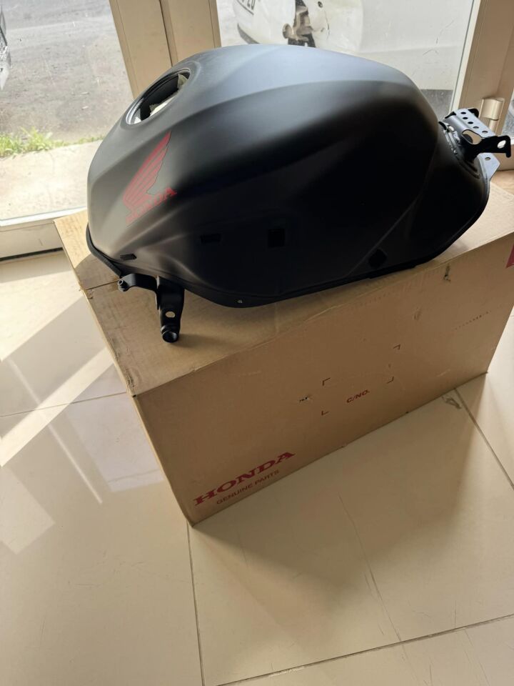 HONDA CBR 650F DEPO CB 650F DEPO MAT SİYAH KIRMIZ KANATLI CB 650 F DEPO CBR 650 F DEPO