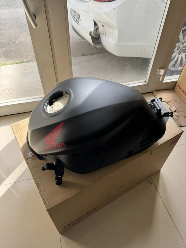 HONDA CBR 650F DEPO CB 650F DEPO MAT SİYAH KIRMIZ KANATLI CB 650 F DEPO CBR 650 F DEPO
