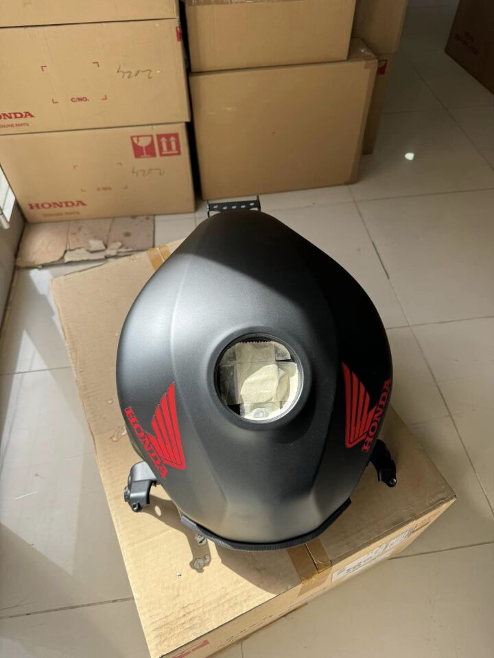 HONDA CBR 650F DEPO CB 650F DEPO MAT SİYAH KIRMIZ KANATLI CB 650 F DEPO CBR 650 F DEPO