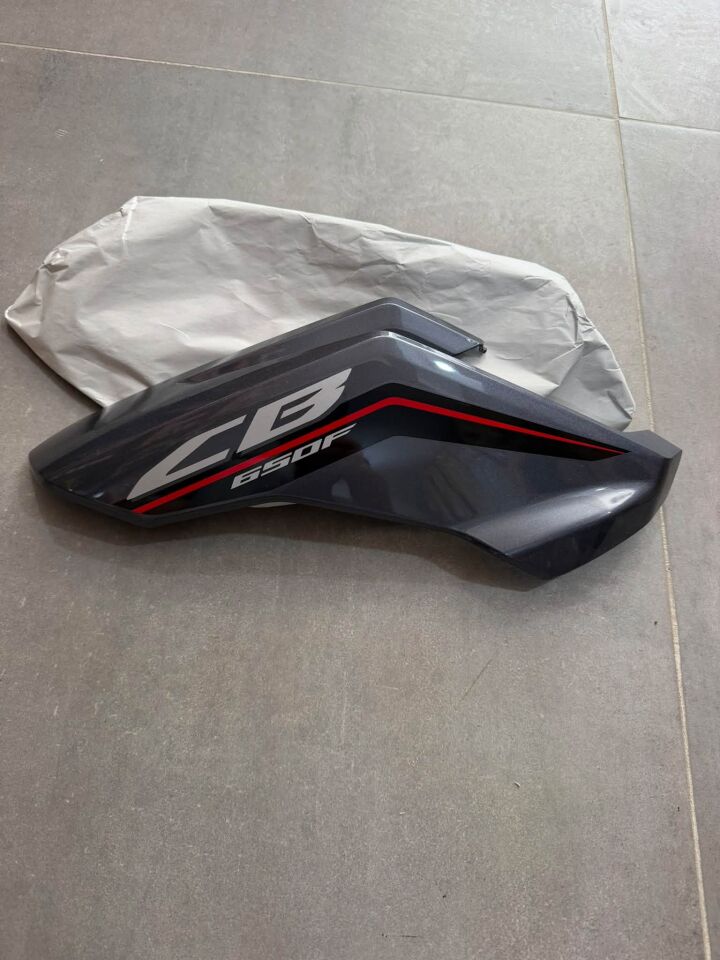 17-18 HONDA CB 650F SAĞ GRENAJ HONDA CB 650 F SAĞ DEPO GRENAJI PARLAK FÜME