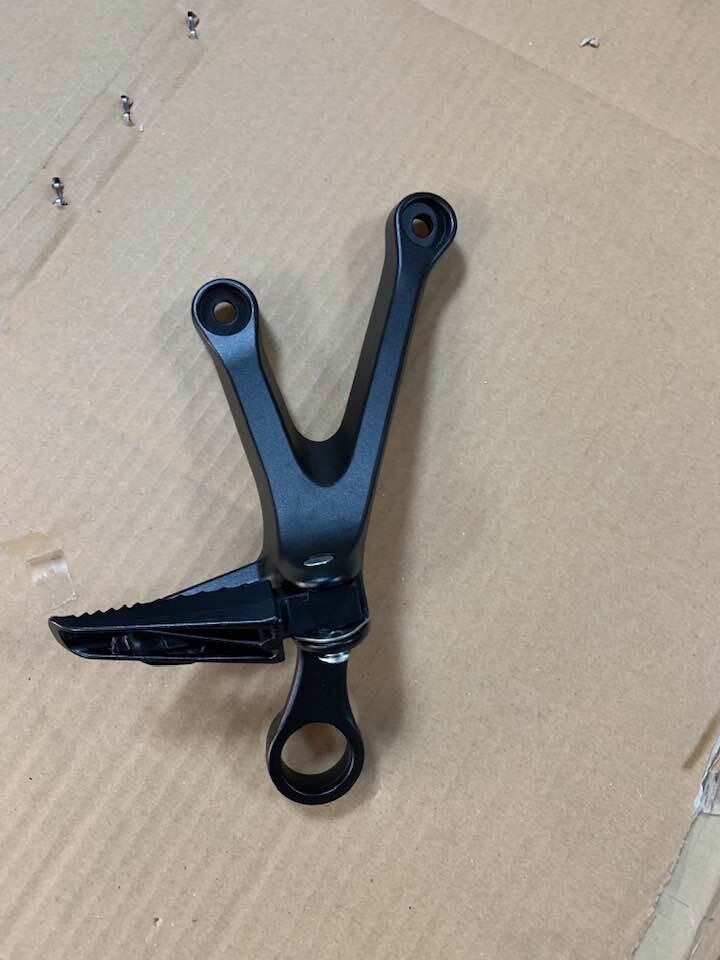 17-20 suzuki gsxr 1000 sağ arka braket yolcu gsx-r 1000 sağ arka brabet sıfır orıjınal