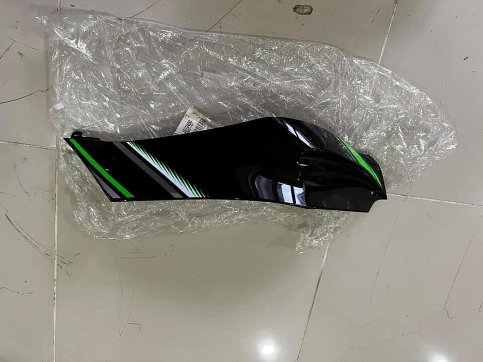 16-18 kawasaki zx10 depo sağ grenaj krt serisi sıfır orıjınal urun zx 10r sağ depo grenajı