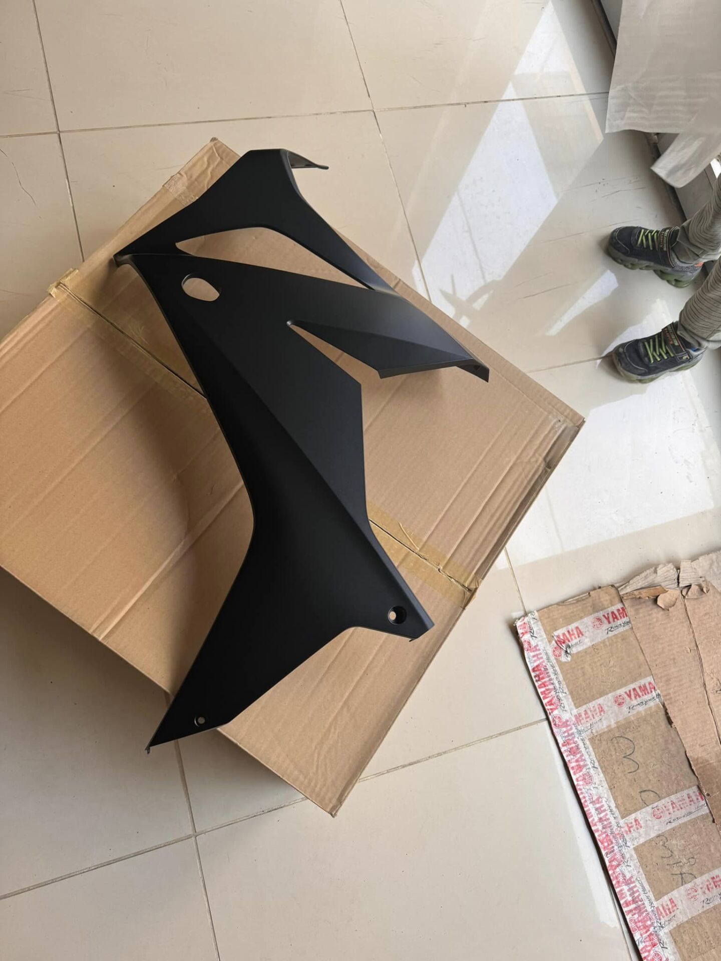 honda cbr 650r sol grenaj mat siyah renk mavi stickerli orıjınal