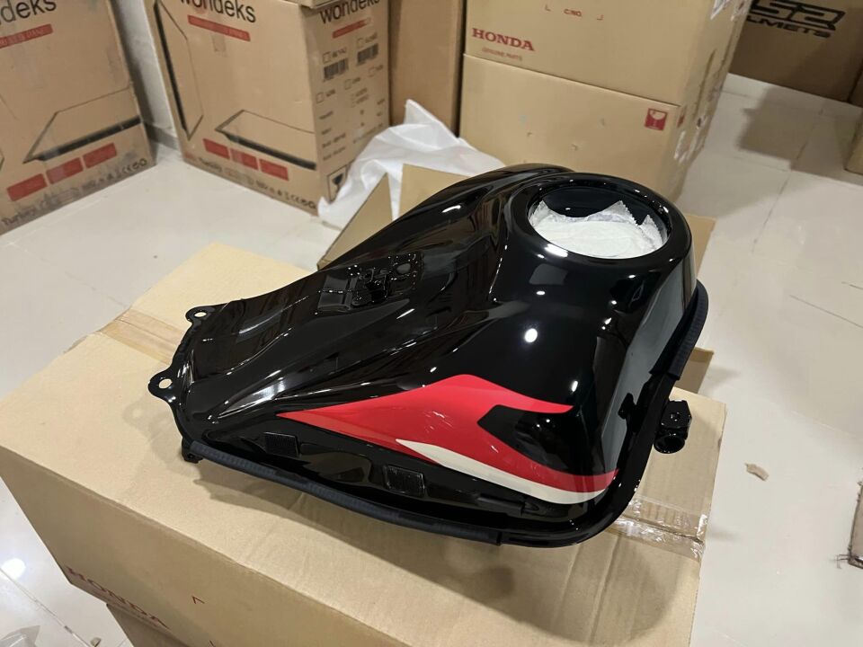 honda crf 250 rally depo crf 250 rally yakıt tankı kırmızı beyaz kuşaklı