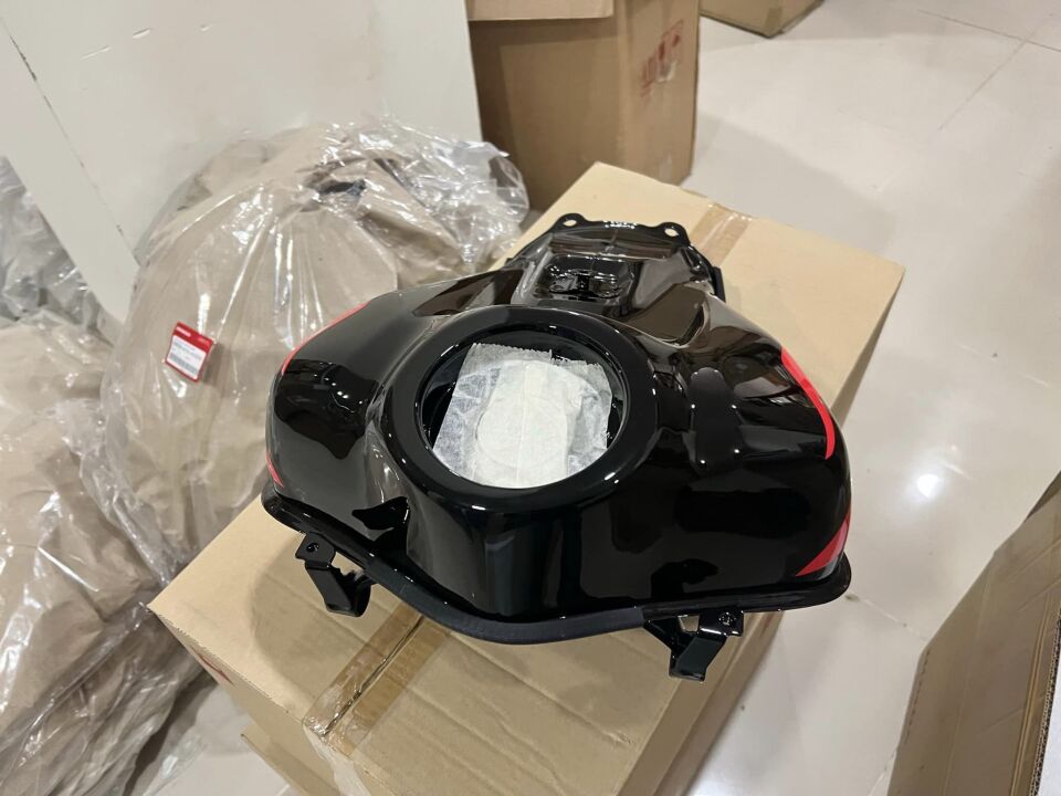 honda crf 250 rally depo crf 250 rally yakıt tankı kırmızı beyaz kuşaklı
