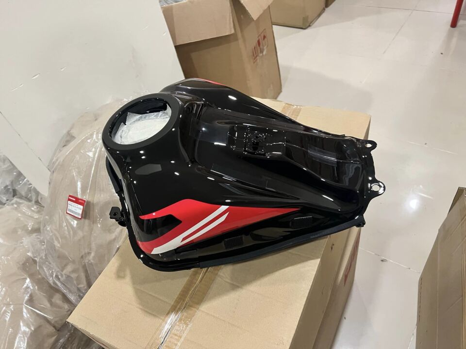 honda crf 250 rally depo crf 250 rally yakıt tankı kırmızı beyaz kuşaklı