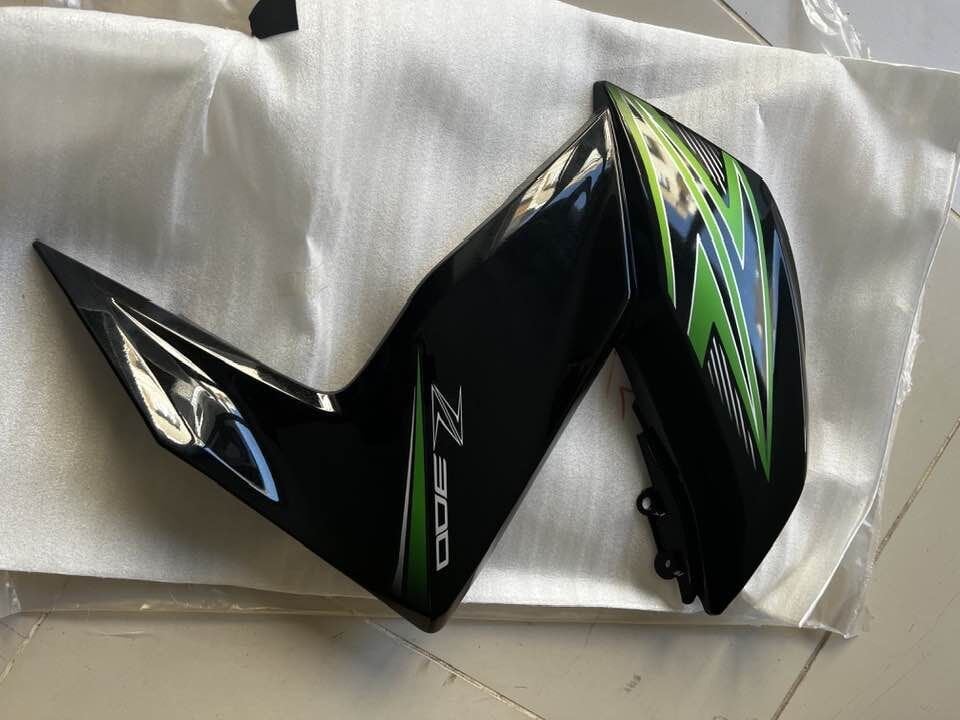 Kawasaki  Z 300 Sol Grenaj Z300 Sol Grenaj Orijinal Parlak Siyah Z300