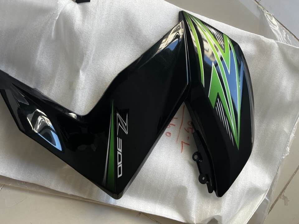 Kawasaki  Z 300 Sol Grenaj Z300 Sol Grenaj Orijinal Parlak Siyah Z300