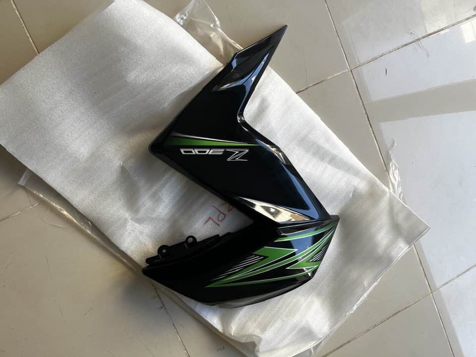 Kawasaki  Z 300 Sol Grenaj Z300 Sol Grenaj Orijinal Parlak Siyah Z300