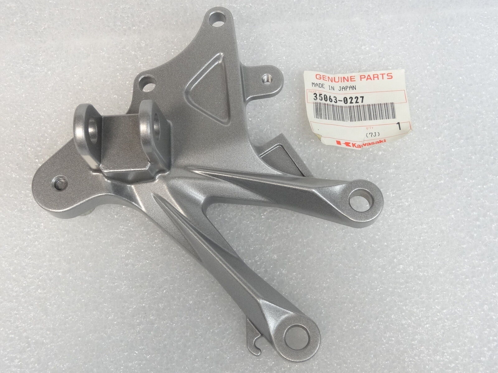 06-07 kawasaki zx10 sağ braket zx-10r sağ braket