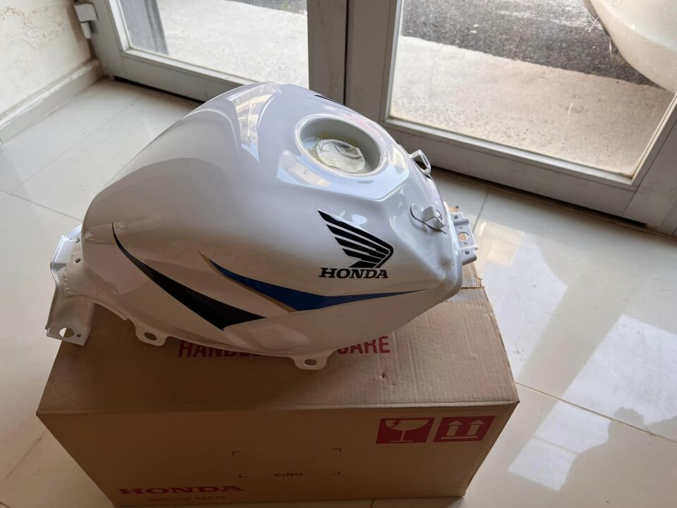 14-17 honda cbr 250 depo hrc beyaz renk cbr 250 yakıt tankı orıjinal