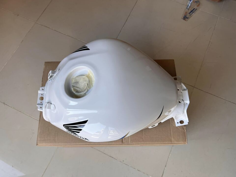14-17 honda cbr 250 depo hrc beyaz renk cbr 250 yakıt tankı orıjinal