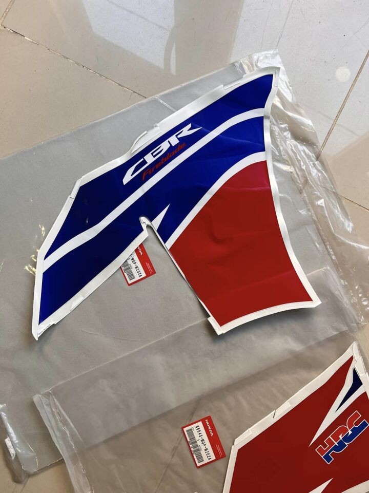 14-16 honda cbr 1000 rr sağ grenaj stickeri cbr 1000rr sağ yazı