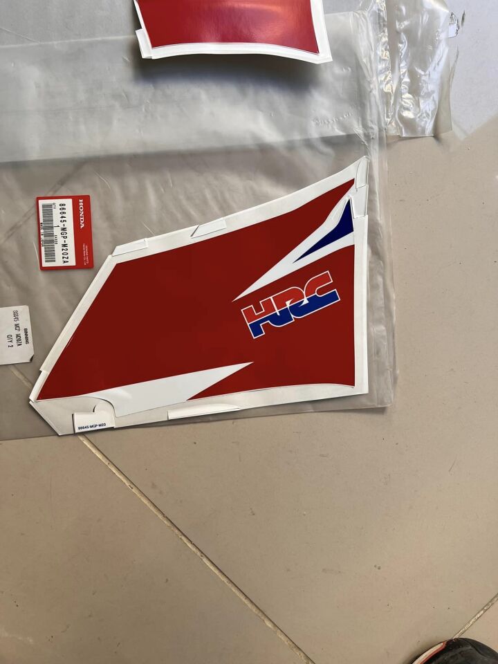 14-16 honda cbr 1000 rr sağ grenaj stickeri cbr 1000rr sağ yazı