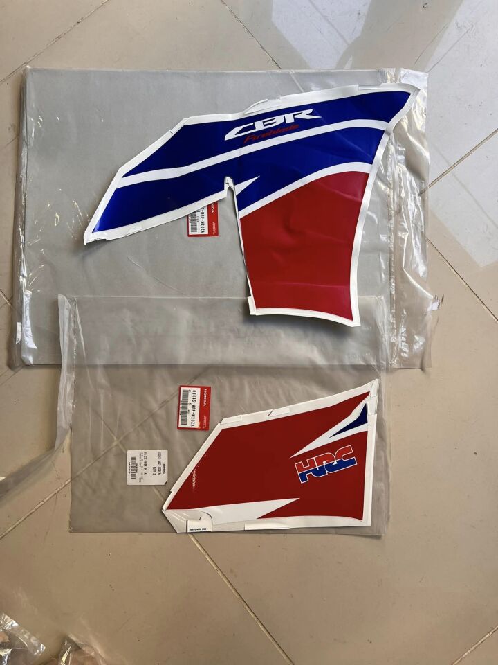 14-16 honda cbr 1000 rr sağ grenaj stickeri cbr 1000rr sağ yazı