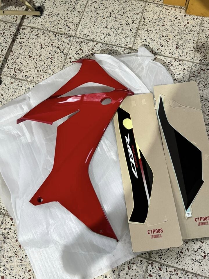 2022 model honda cbr 650r sağ grenaj kırmızı renk stickerlı